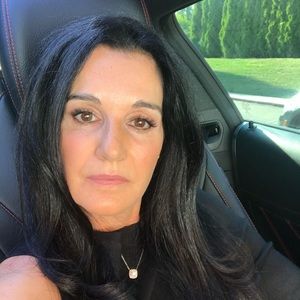 Meet your Posher, Elaine